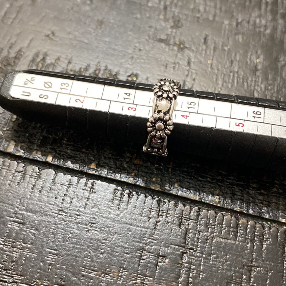 NWOT Size 3.5 Antiqued Silver Tone Floral Ring! - Picture 4 of 4